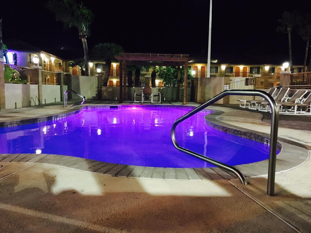 Texas Inn & Suites Pharr/San Juan Экстерьер фото