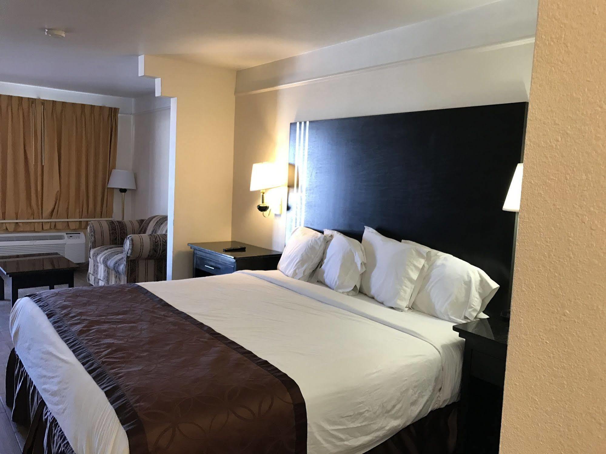Texas Inn & Suites Pharr/San Juan Экстерьер фото