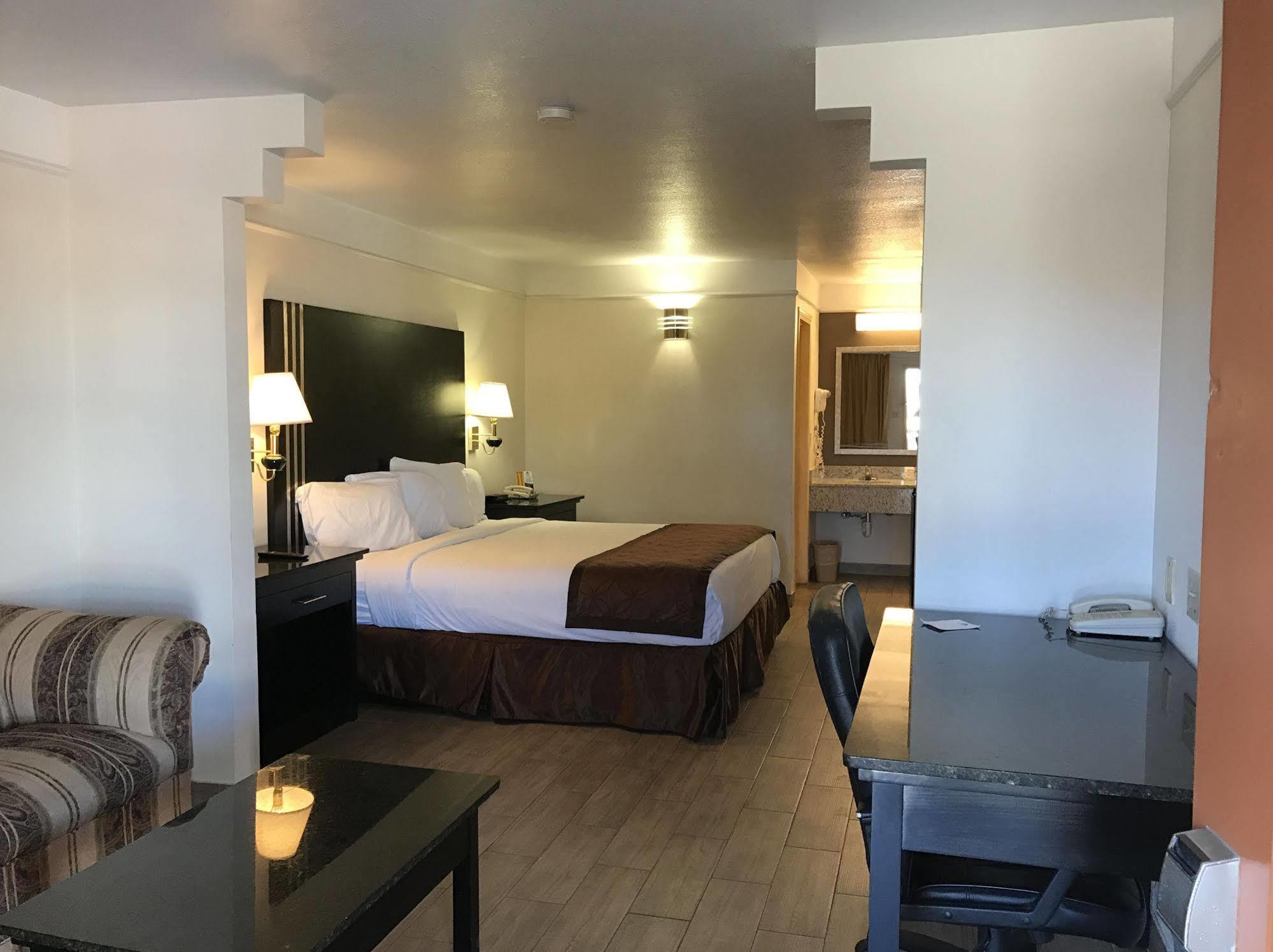 Texas Inn & Suites Pharr/San Juan Экстерьер фото
