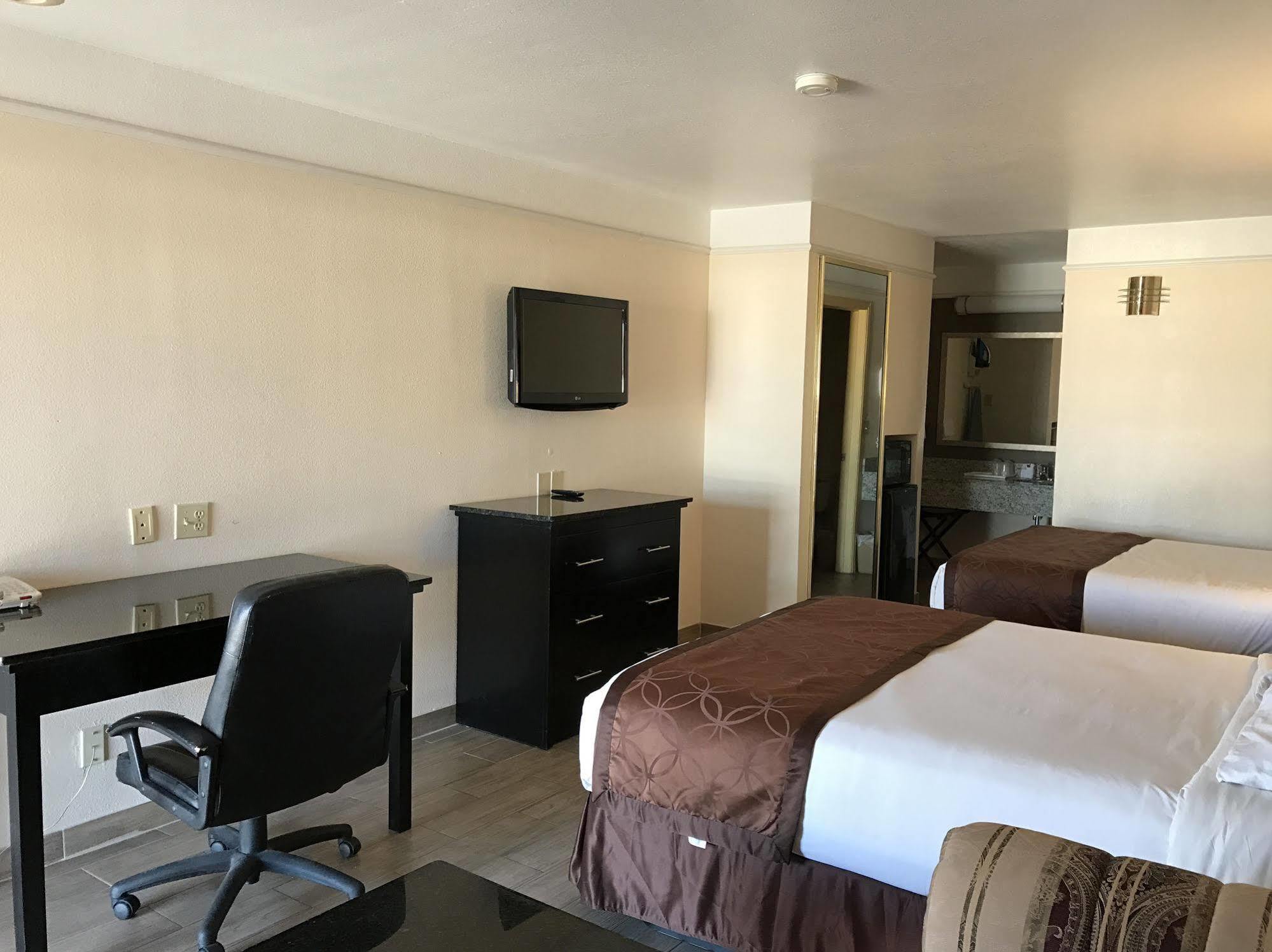 Texas Inn & Suites Pharr/San Juan Экстерьер фото
