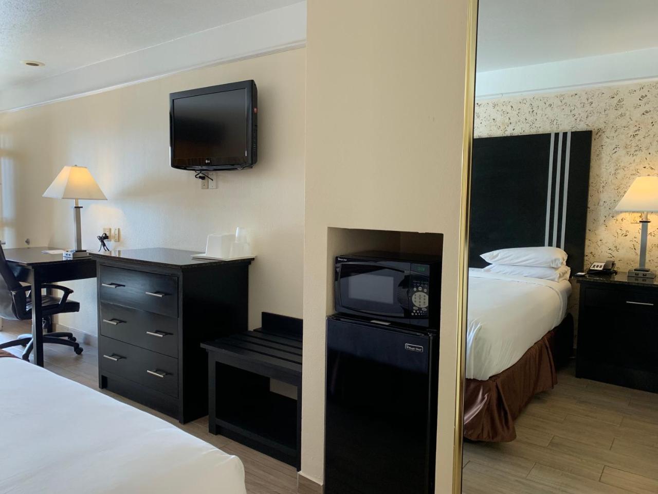 Texas Inn & Suites Pharr/San Juan Экстерьер фото
