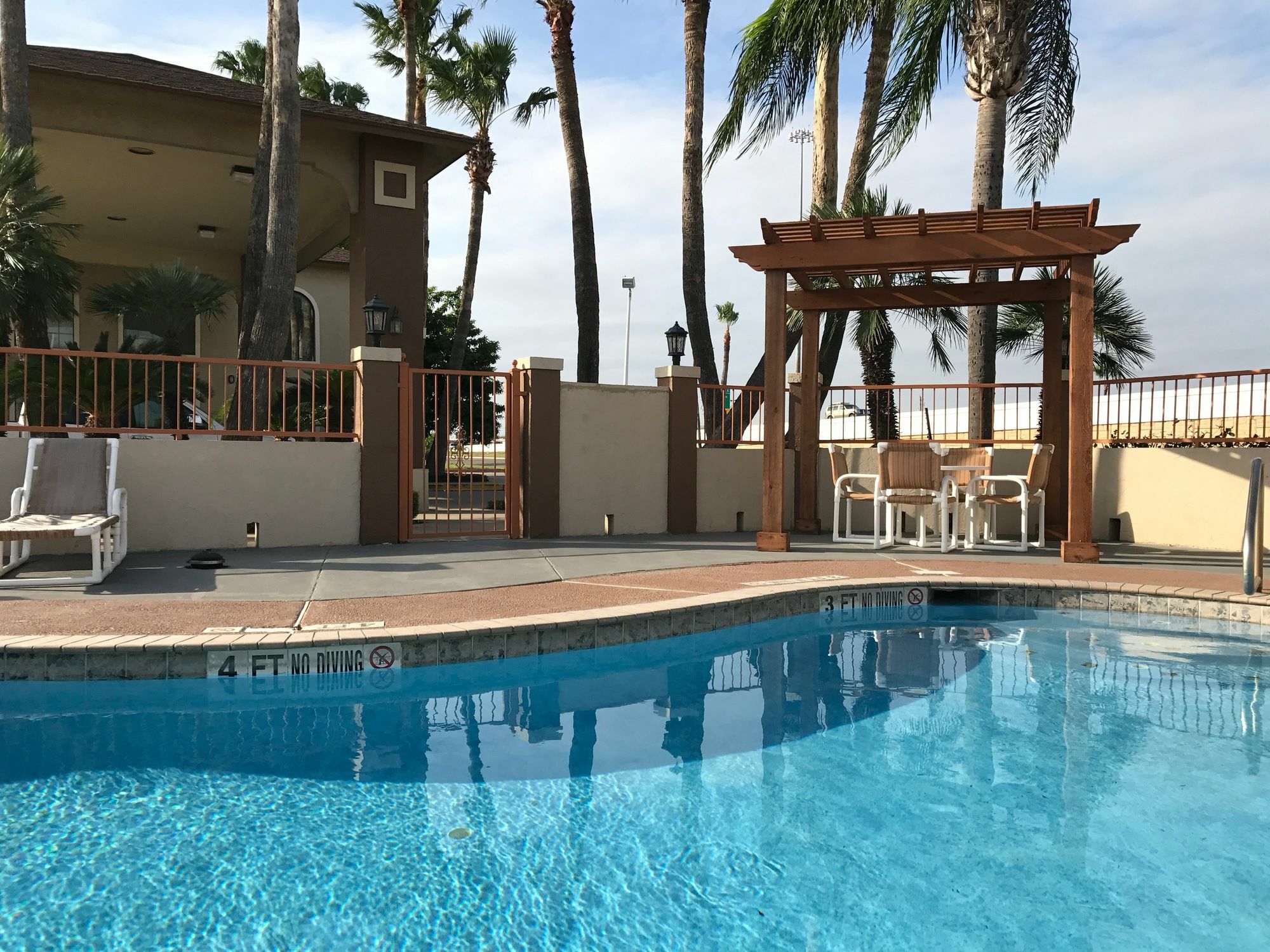 Texas Inn & Suites Pharr/San Juan Экстерьер фото